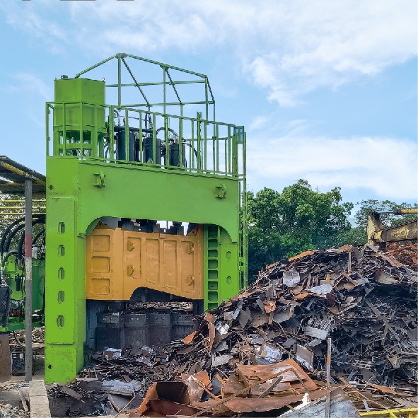Scrap multi blade gantry shear