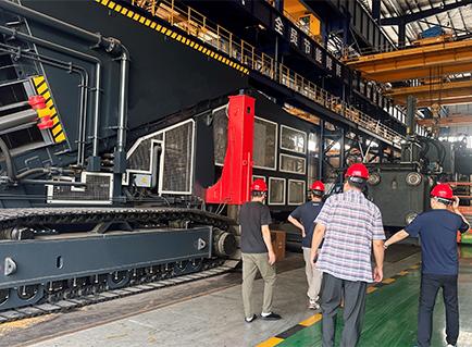 Un cliente del Bangladesh visita la nostra fabbrica | Esplorando le nostre attrezzature per il riciclaggio