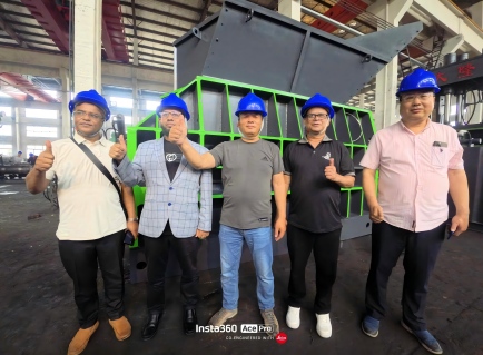 Quality Leads the Way! Bangladesh Clients Visit Factory for On-Site Inspection, Heavy-Duty Twin-Shaft Shredder Successfully Shipped